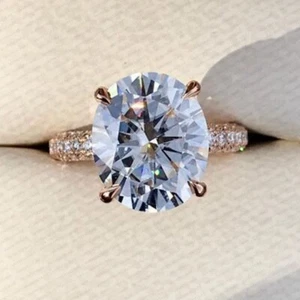 Anello di Fidanzamento Matrimonio 4,50 Ctw Taglio Ovale Moissanite Aureola Placcato Oro Rosa 14K - Foto 1 di 7