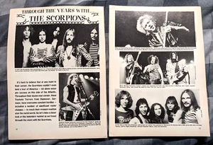 A TRAVÉS DE LOS AÑOS CON LA REVISTA SCORPIONS PÓSTER PLEGABLE CENTRAL RECORTE PINUP - Imagen 1 de 2