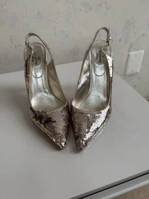 Zapatos de tacón Valentino Garavani dorados con lentejuelas talla 40 Foto 1 de 4