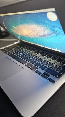 🇮🇹 Macbook Air 2011 A1370 - Immagine 1 di 4