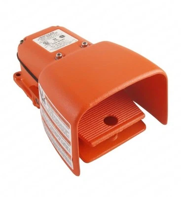 JLG 4360031 - Interruptor de pie JLG nuevo usado en montaje JLG 0272970 Foto 1 de 3