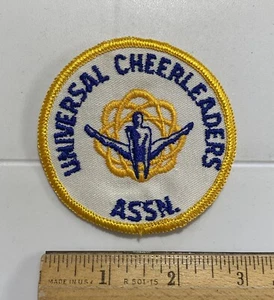 Insignia de parche redondo de colección Universal Cheerleaders Association Cheerleading - Imagen 1 de 3