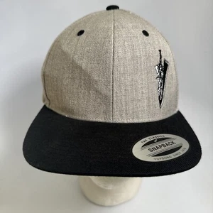 Soulcalibur VI Soul Edge Espada Sombrero Gorra Yupoong Clásicos Snapback Sport Tek Nuevo - Imagen 1 de 9