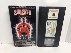 Wes Cravens Shocker Rare Horror VHS 1989 - Foto 1 di 7