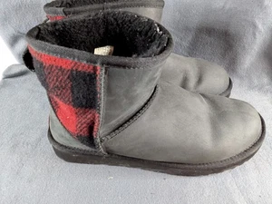 UGG Australia Black And Red Buffalo Plaid Boots Mens 10 S6 - Picture 1 of 8