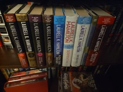 Laurell K Hamilton Anita Blake Lot Narcissus Blue Moon Harlequin Burnt Offering Foto 1 de 4