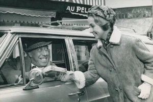 FERNANDEL DANIELLE DARRIEUX L'HOMME A LA BUICK 1968 PHOTO ORIGINAL #1 - Picture 1 of 2