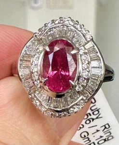 Squisito anello in platino con rubini e diamanti 2,56 ct - Foto 1 di 7