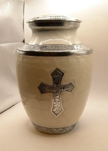 Olivia Memorials Amor de Dios Urna Blanca para Cenizas Grabada a Mano Cruz Grande 8x10 - Imagen 1 de 7