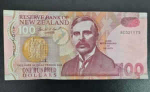 1992 New Zealand 100 Dollars BANKNOTE Circulated - Picture 1 of 2