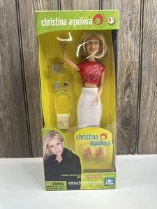 Christina Aguilera Puppe 2000 Yaboom rotes Oberteil & weißer Rock - Bild 1 von 8