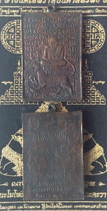 Thai PLATTE BUDDHA LUA PU THUAD MAGIE TALISMAN Heiliger Legierung Anhänger T13 - Bild 1 von 6