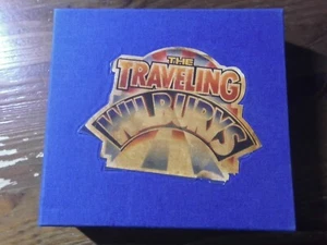 THE TRAVELING WILBURYS 2CD/DVD BOX: THE TRAVELING WILBURYS COLLECTION (BLUE BOX) - Bild 1 von 14