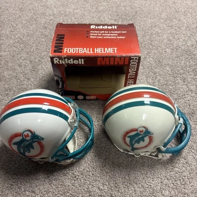 ЛОТ ТОВАРОВ MIAMI DOLPHINS RIDDELL РЕТРО ВИНТАЖНЫЙ ЛОГОТИП 3 5/8 ФУТБОЛЬНЫЙ МИНИ-ШЛЕМ - Изображение 1 из 4