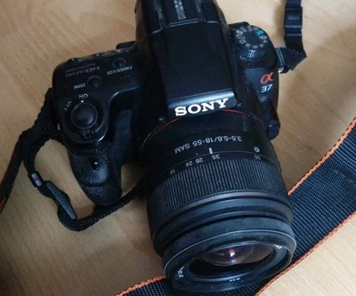 Sony Alpha a37 16.1MP Digitalkamera - Schwarz (Kit mit 18-55mm Objektiv) Defekt - Image 1 of 4