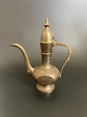Mini jarra de latón grabado Surahi Aftaba Mughal de colección 53/4" olla islámica Ewer Foto 1 de 4