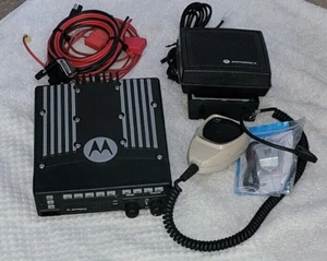 Super clean Motorola XTL5000 45 watt VHF Complete with New accessories - Picture 1 of 5