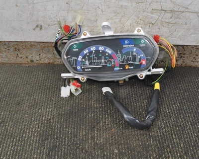 28621- Strumentazione Contachilometri Sym Attila 125 / 150 dal 1999 al 2002 cod  - Immagine 1 di 2