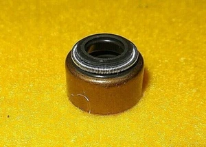 8x Valve stem seal New XS400 XV535 XS750 XS850 XS1100 XJ1100 J MAXIM - Picture 1 of 2