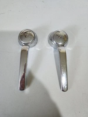 Jeep J10 1986 juego de 2 manijas de puerta interiores OEM de fábrica Foto 1 de 2