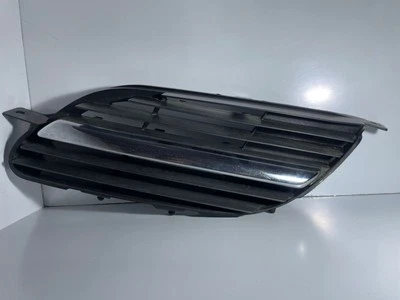 Nissan Almera Tino S 2005 lado del pasajero N/S parrilla delantera izquierda 9381M010 A823 Foto 1 de 4