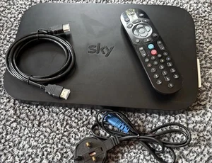 Sky Q ES130 1TB TV Box with Power, Remote and HDMI - Afbeelding 1 van 4