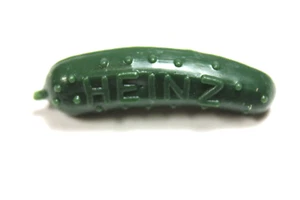 MINI WELTAUSSTELLUNG HEINZ PICKLE VINTAGE HUTNADEL REVERS CHARM WERBUNG Pickle Pinback - Bild 1 von 2