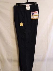 Wrangler Men's Black Fleece Lined Relaxed Fit Cargo Pants 42x30 Black NEW - Picture 1 of 8