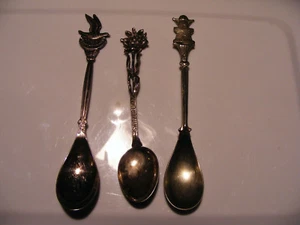 Souvenir Spoons Three Spoons Switzerland - Scheveningen And A Windmill - Picture 1 of 9