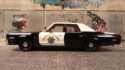 Dodge Monaco 1974 1:18 Ertl American Muscle coche de policía patrulla de carreteras - Imagen 1 de 4