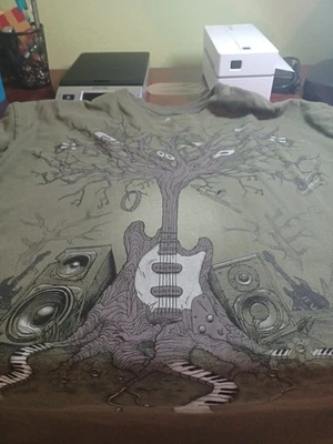 Camiseta anime gráfica azul líquido verde guitarra com árvore musical legal tamanho 2XL - Imagem 1 de 4