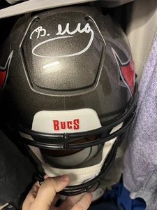 CASCO FIRMADO BUCKY IRVING TAMPA BAY BUCCANEERS VELOCIDAD FLEX BECKETT TESTIGO - Imagen 1 de 1