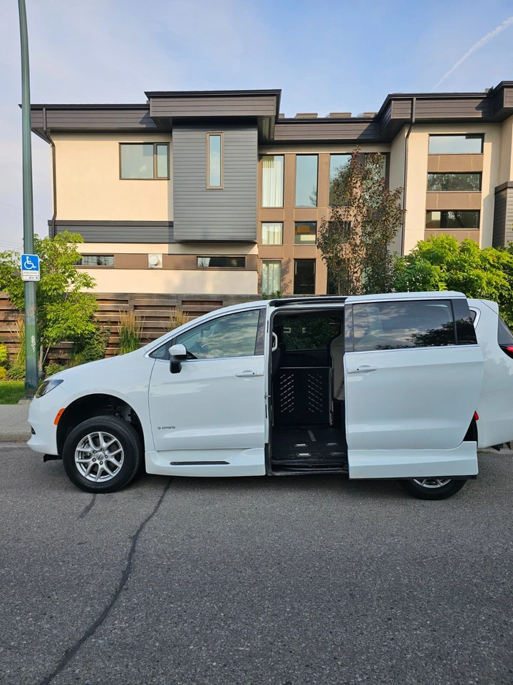 Chrysler: Other - Image 1 of 4