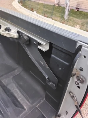 2005 AND UP Nissan FRONTIER BED EXTENDER BRACKETS - Image 1 of 2