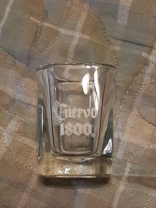 Classic Square Cuervo 1800 Schnapsglas Offiziell 2oz Glas Glas Glas Geätzt - Bild 1 von 11