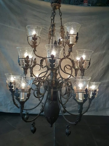 vintage chandelier 15 lights in good condition Cover