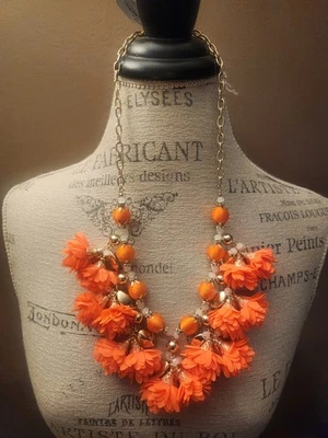 Collar Lilly Pulitzer Flor Completa en Tela Naranja Tangero Tono Dorado Nuevo con Etiquetas Foto 1 de 4