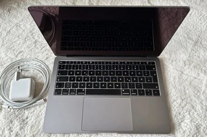 Apple Macbook Air 13“ Space Gray i5 1,6GHz 8GB 128GB SSD A1932 - Top Zustand - Bild 1 von 4
