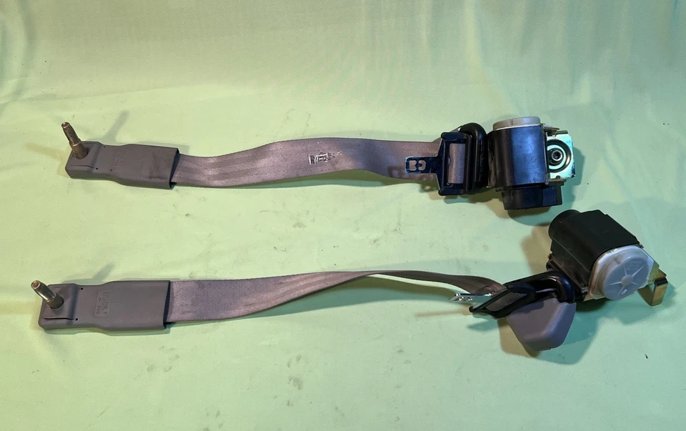 97-02 Ford Expedition F150 Lincoln Navigator Rear 2ND Row Seat Belt OEM Set of 2 Foto 1 de 4