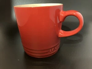 Le Creuset 12 Oz Mug Cerise Red Ombré Cream Inside Embossed Rings - Picture 1 of 6