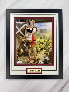 Heidi Klum signierte Magazinseite JSA Auto individuell gerahmtes Modell - Bild 1 von 4