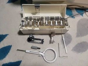 Bernina Prensatelas Pies Accesorios Caja Set 1630 Estuche Máquina de Coser - Imagen 1 de 16