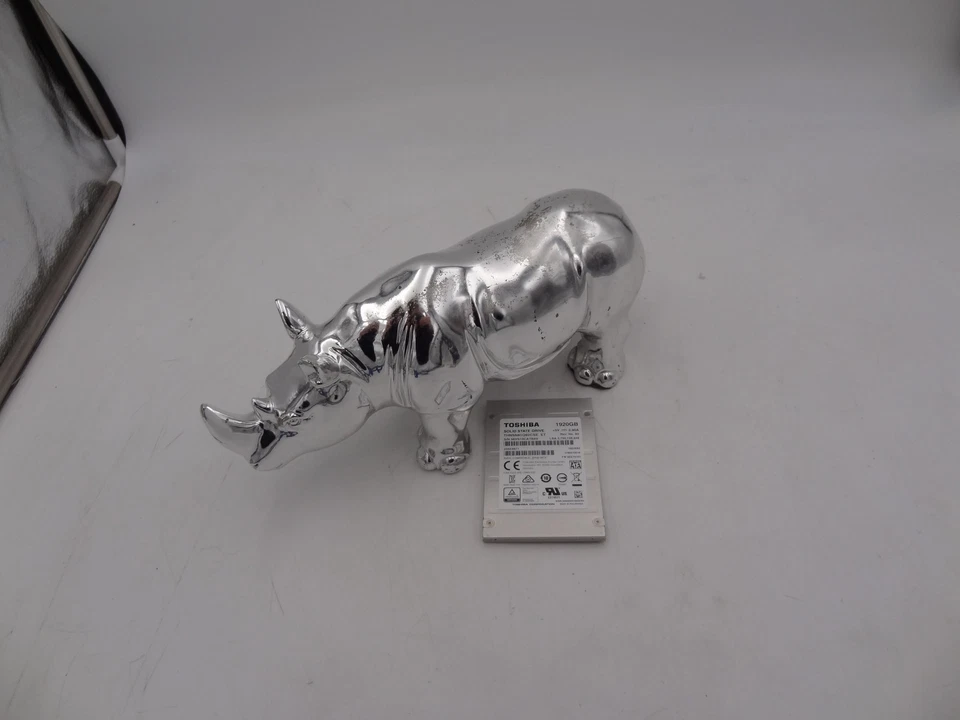 SSD Toshiba THNSN81Q92CSE 1,92 TB 6 Gbps SATA III SFF Foto 1 de 1