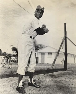1959-61 Dave Pope  MAPLE LEAFS  UNSIGNED  7-5/8 x 9-1/4  ORIGINAL STAFF PHOTO #4 - Picture 1 of 1