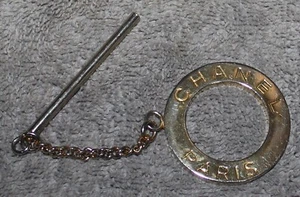 CHANEL PARIS SCARF RING HOLDER GOLD TONE WITH BAR & CHAIN - Picture 1 of 6