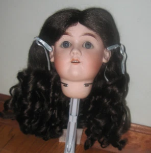 SIZE 12 MEDIUM BROWN SUZANNE ANTIQUE MODERN DOLL WIG SYNTHETIC MOHAIR - Picture 1 of 3