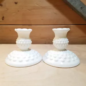 Paar Milchglas Kerzenhalter Spitzkerzen weiß Schuhnagel Vintage 3,5" - Swanky Barn - Bild 1 von 12