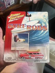 JOHNNY LIGHTNING SURF RODS 1957 CHEVY NOMAD WITH PICTURE CARD (2003) - Picture 1 of 2