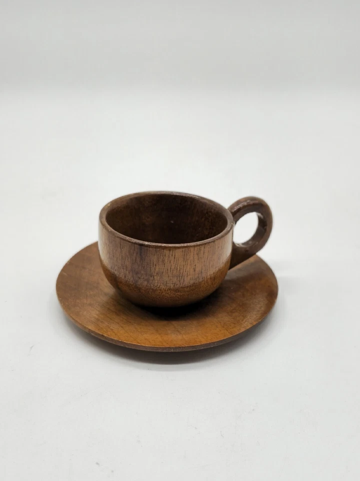 Juego de tazas y platillos de madera de shisham natural Foto 1 de 4