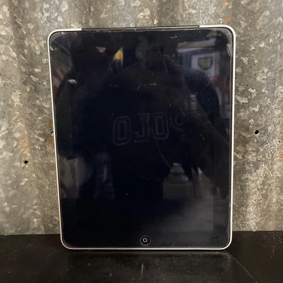 Apple iPad A1337 64GB Wi-Fi & Cellular 1st Generation Parts / Repais UNTESTED - Image 1 of 4